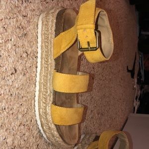 Universal thread platform sandles